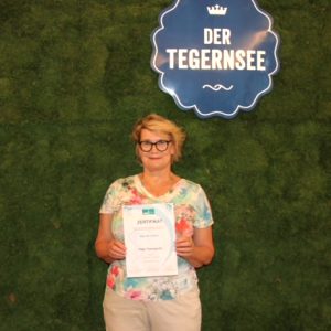 Elke Gebauer mit Zertifikat Waldtherapie